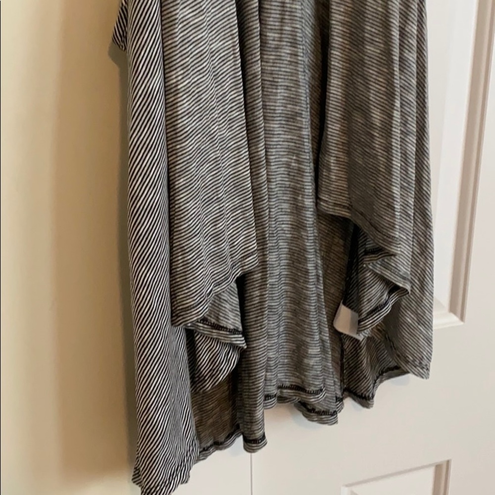 Threads Women’s Vest - Picture 4 of 8